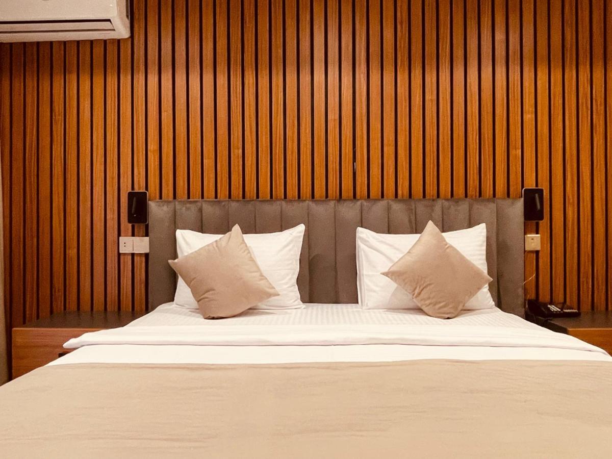 Eleven Hotel Баку Екстериор снимка