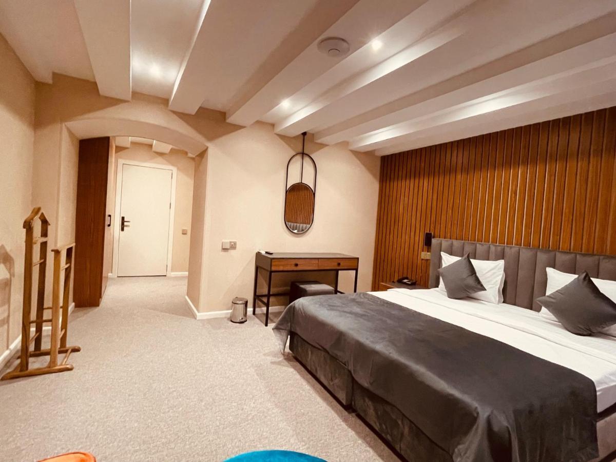 Eleven Hotel Баку Екстериор снимка