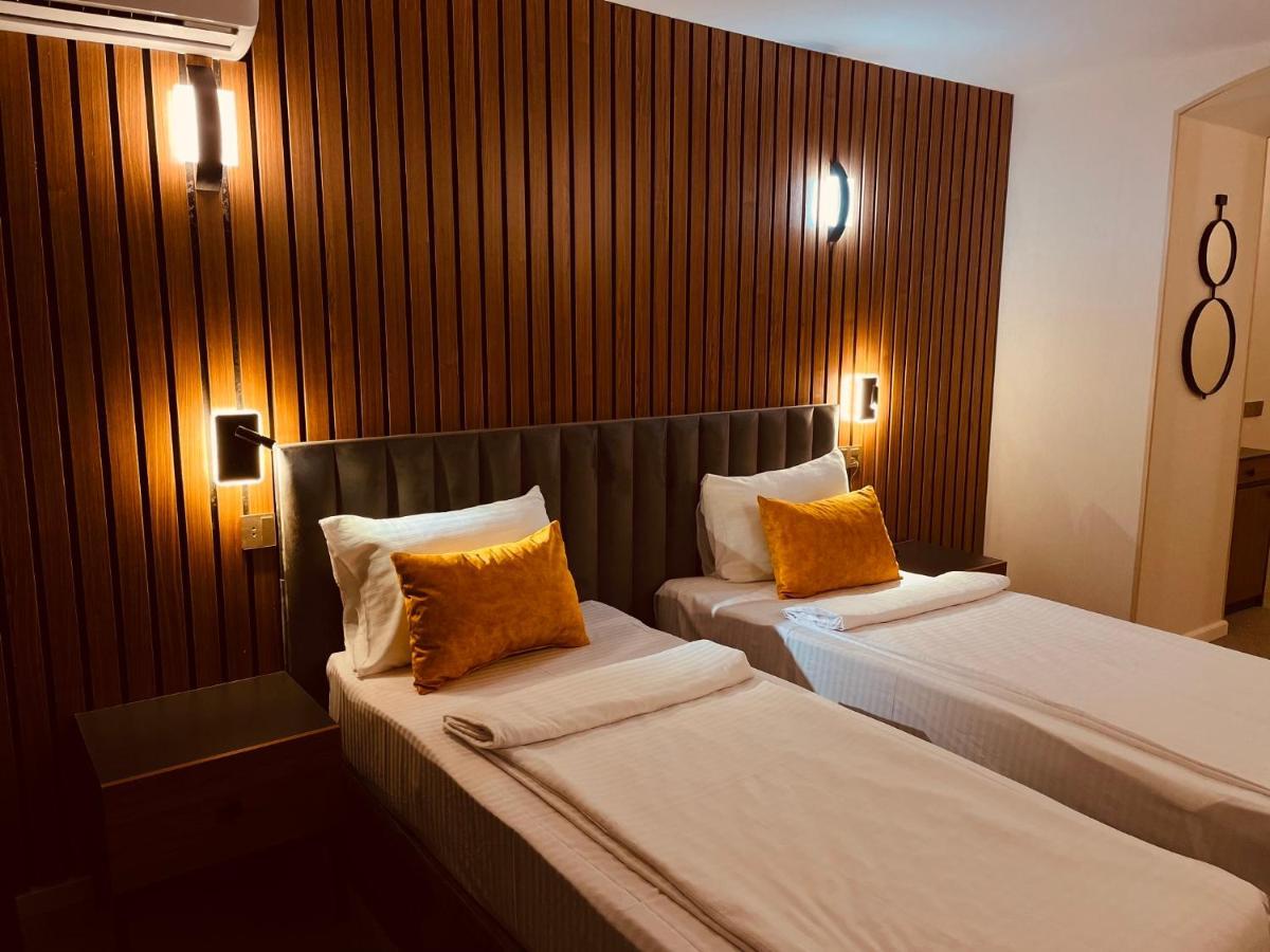 Eleven Hotel Баку Екстериор снимка