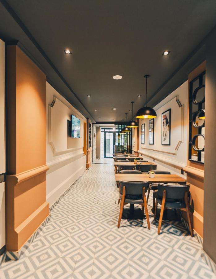 Eleven Hotel Баку Екстериор снимка