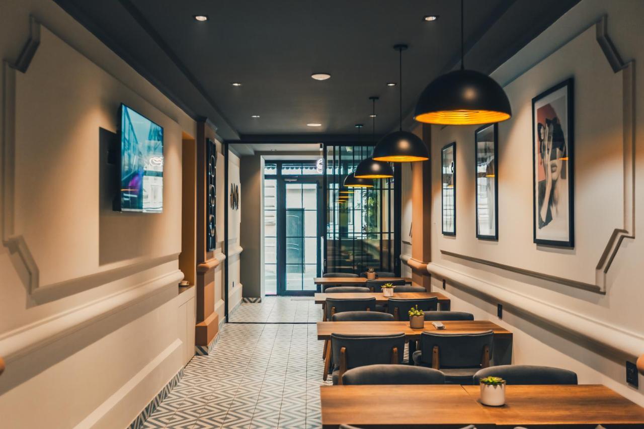 Eleven Hotel Баку Екстериор снимка