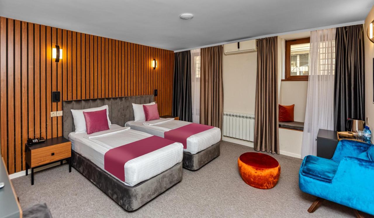Eleven Hotel Баку Екстериор снимка