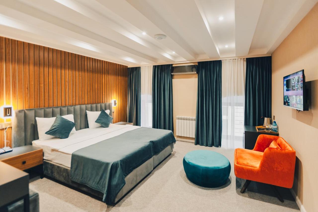 Eleven Hotel Баку Екстериор снимка