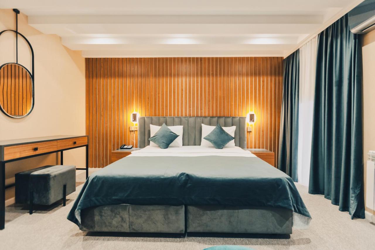Eleven Hotel Баку Екстериор снимка