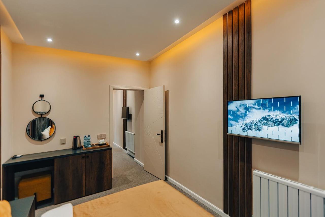 Eleven Hotel Баку Екстериор снимка
