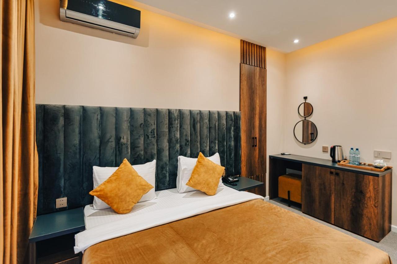 Eleven Hotel Баку Екстериор снимка