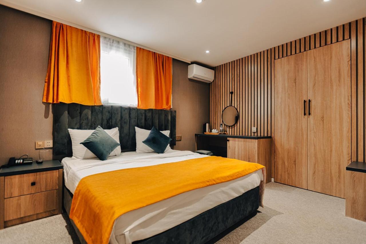 Eleven Hotel Баку Екстериор снимка
