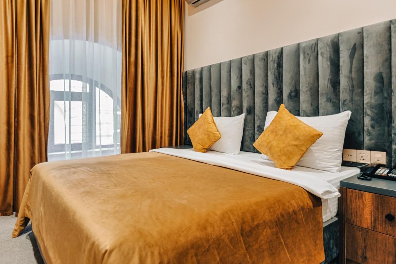 Eleven Hotel Баку Екстериор снимка
