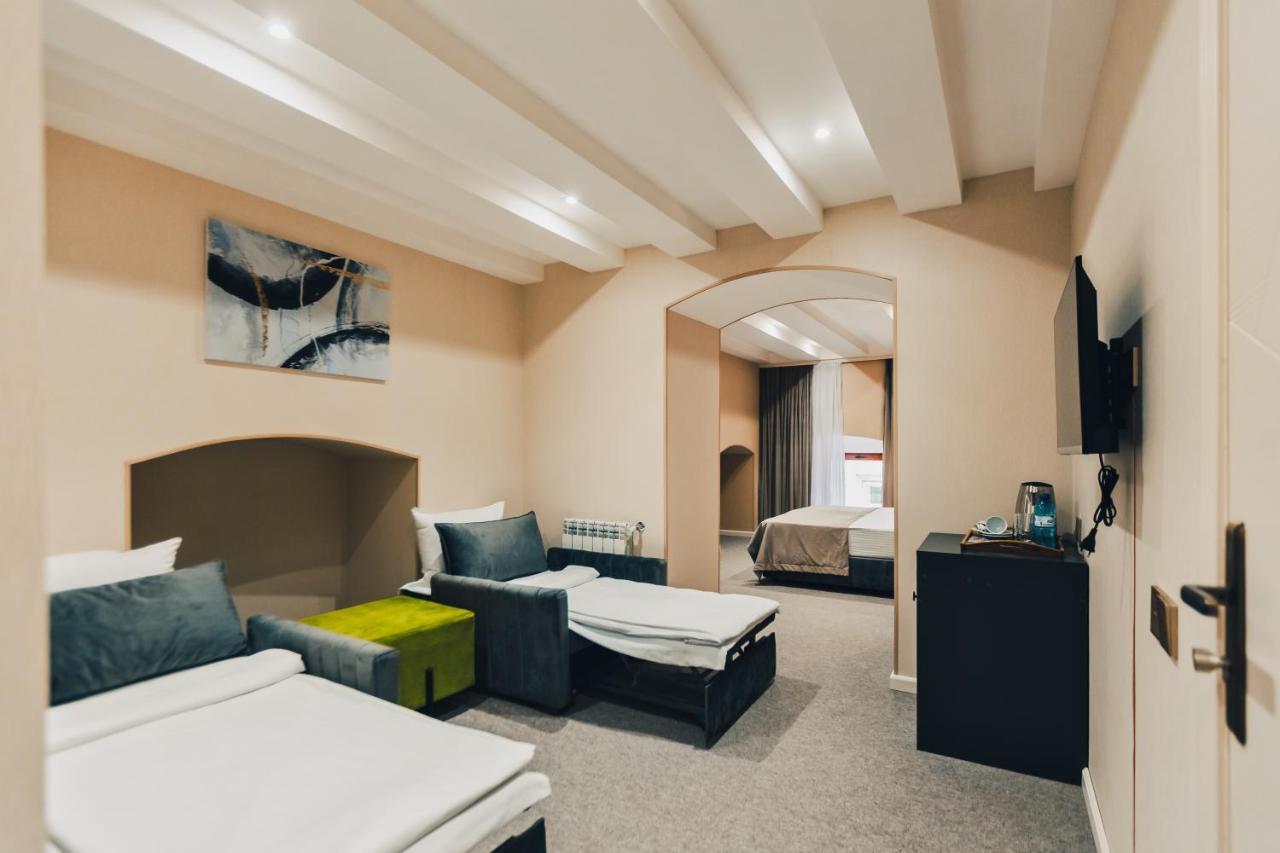 Eleven Hotel Баку Екстериор снимка